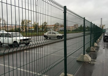 Забор Гиттер на бетонных блоках (Славянка, Пушкинский р-н Санкт-Петербурга)