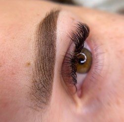 Перманентный макияж бровей