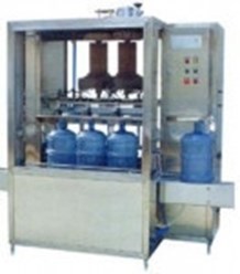 АВТОМАТИЧЕСКАЯ МЕХАНИЧЕСКАЯ МОЙКА АМ-3 К QGF-600. Автоматическая машина предназначена для предварительной механической мойки бутылей 19 литров. Мойка осуществляется полимерными щётками.