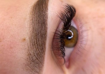 Перманентный макияж бровей