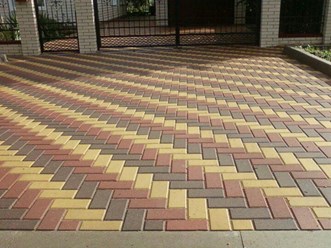Тротуарная плитка Кирпичик. Сухопрессованная. Цвет: желтый, красный, коричневый.