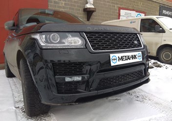 Выполнена установка защитной сетки в решетку радиатора и бампер Range Rover Vogue