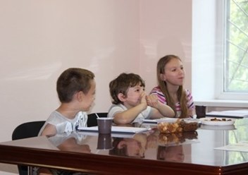 В нашем центре занимаются и дети и взрослые))