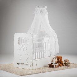 Детская кроватка &quot;Мальвина&quot; для новорожденных изготовлена из высококачественных экологически чистых и гипоаллергенных материалов.