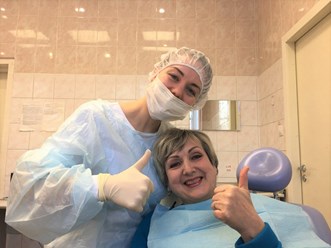 Счастливая пациентка Мозер Татьяна Петровна и врач стоматолог-хирург Горева Оксана Оскаровна