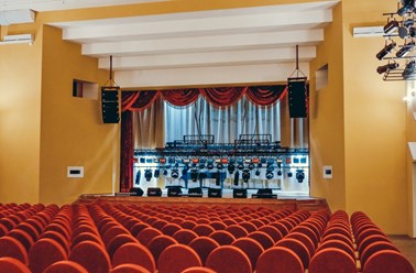 Концертно-театральный зал (Основная сцена).