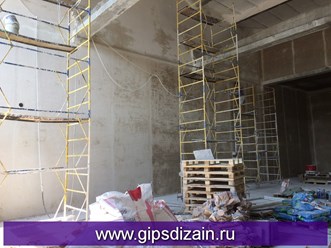 Штукатурные работы в производственном цехе.