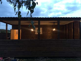 Баня с террасой под остекление в Домодедово 4.6х6 метра за 200 000 рублей. Сборка на месте за 1-2 дня. Предоплата 0 рублей. Расчёт по факту приёмки на участке. Электрика, печь, мебель, сантехника.