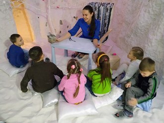 Соляляная пещера для детей где проводят занятия.