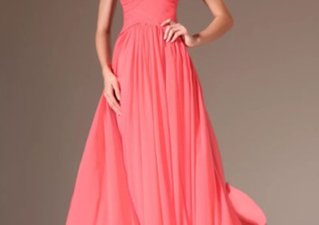 Розовое платье с кружевными вставкими