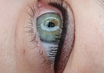 стрелки с теневой растушёвкой перманентный макияж век