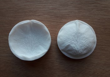 Вайнер лепесток розы.