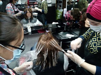 Обучение окрашиванию волос, брендовые техники, на курсах парикмахеров в учебном центре asta-La-vista.