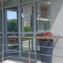 Теплозащитные (атермальные) прозрачные, направлены на защиту от теплового ИК излучения.