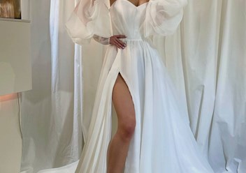 Свадебное платье, минималистичное свадебное платье. Органза воск, корсет декольте, разрез по ножке