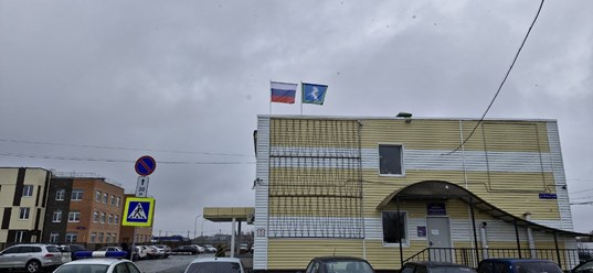 оформление флагами здания администрации