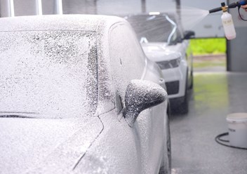 Оклейка машин в СПб, детейлинг стулия в Охта Парк