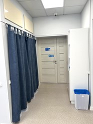 МРТ-центр МИБС-Вологда.Кабинки для переодевания перед МРТ-исследованием.