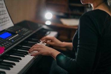 Обучение игре на музыкальных инструментах
