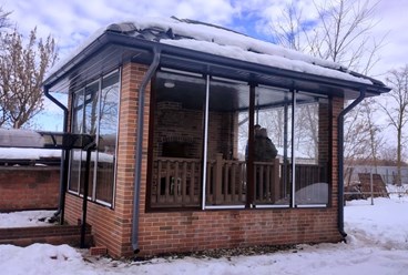 Раздвижное алюминиевое остекление. Цвет Коричневый 8017.