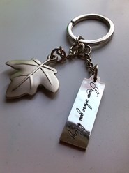 Гравировка на брелке. С телефоном будет нетеряйка.