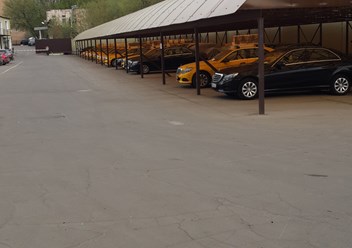 Москва ул Докукина 17 . Новое жёлтое такси.
Крытая парковка 1000 м. кв.