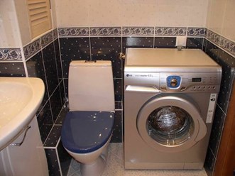 У установка унитаза, раковины и стиральной машины