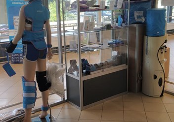 Витрины с продукцией.