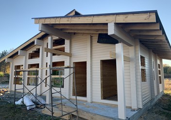 Деревянный двухэтажный дом