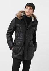 Состав Полиэстер - 100%
Материал подкладки Полиэстер - 65%, Хлопок - 35%
Утеплитель Полиэстер - 100%
Длина до середины бедра
Рукав длинный
Застежка на молнии
Цвет черный
Сезон Демисезон
Стиль Повседне