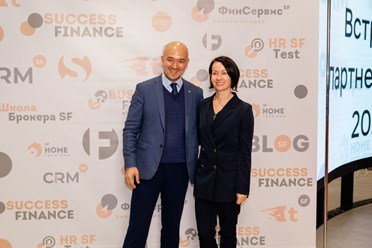 С партнером Юлией Совкомбанк