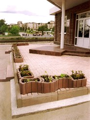 Композиция из вазонов "Зеленая стена", производства компании Стройтехник