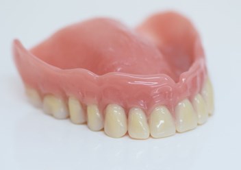 Акриловый съемный зубной протез  стоматология в Самаре протезирование зубов съемными протезами. http://denterum.ru/semnyij-zub-protez-iz-akrila . Цена 10 000 руб