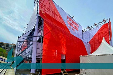 Заканчиваем монтаж визуальной части сцены на 9 Мая 2025 г. Площадь 400 летия Тюмени Подробнее о нашей работе: https://vk.com/album-228156506_308594755