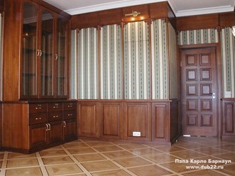 Шкаф-сервант, отделка стен деревянными панелями, двери из массива сосны. Любые изделия из натурального дерева