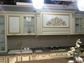 Выставочный образец кухни в классическом стиле. Материал фасадов-МДФ эмаль+патина золото. Продается с большой скидкой!