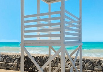 Пляжное оборудование "WoodBeach": раздевалки, дорожки деревянные, бунгало, теневые навесы, шезлонги, пляжные зонты, душевые стойки, перголы, вышки спасателя, обустройство пляжей