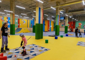 Секция по роликовым конькам для детей на Парнасе в СПб