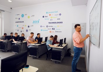 Фото компании АНО ДПО «Компьютерная Академия ШАГ» 4