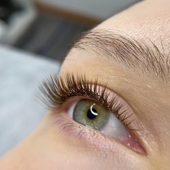 Наращивание ресниц. Мокрый эффект