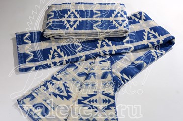Байковые одеяла сложенные в сине-молочной расцветке
