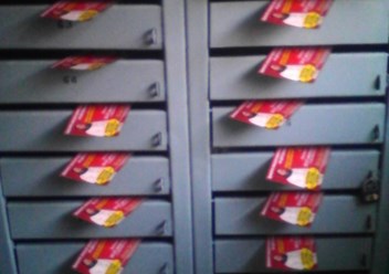 Раскладка флайеров по почтовым ящикам