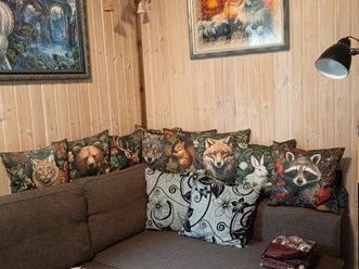 Уютные подушки handmade с принтами в викторианском стиле — добавьте комфорта интерьеру. Сшейте для дивана или кресла. Галерея идей handmade на сайте ARTGARDEN