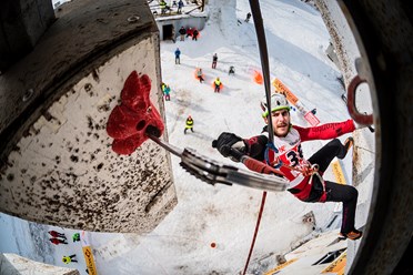 Наш работник и спонсируемый нами спортсмен Маршалов Алексей на этапе кубка Мира по Ледолазанию в г. Киров