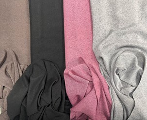 Теплый трикотаж сандра.   
Состав: полиэстер - 80%, вискоза - 16%, спандекс - 4%. 
Ширина: 160 см.
Плотность: 220гр/м2.  
Цена: 290 руб. метр