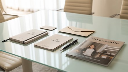 Визитки с индивидуальным дизайном
Создадим визитки, которые вас выделяют! Яркий дизайн и качественная печать — чтобы вас точно запомнили и всегда могли найти ваши контакты.