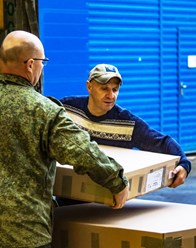 разгрузка в торговом центре Аквилон