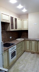 кухня в цвет дерева, фасады с фрезеровкой в пленке пвх