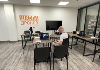 Сначала осваиваем навык пилотирования в симуляторе