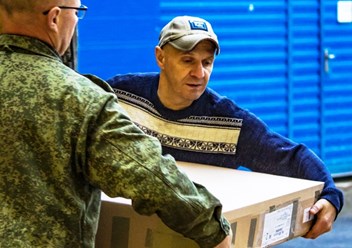 разгрузка в торговом центре Аквилон